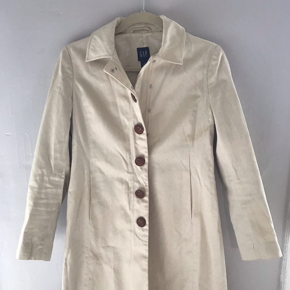 SOLD: Sleek GAP trench coat w bespoke buttons